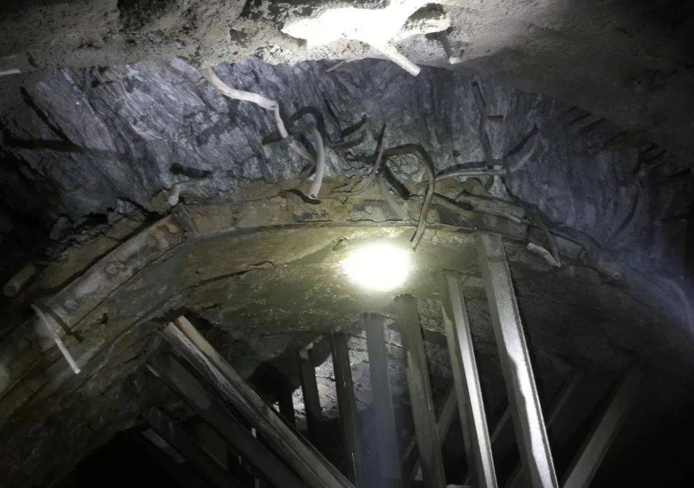 墨临高速重点控制性工程五老山隧道全线贯通