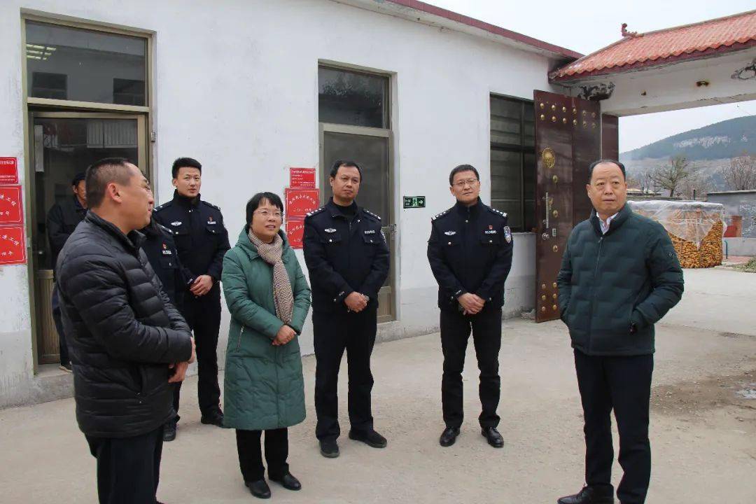 济南市公安局长清分局局长李立东到双泉镇开展遍访贫困村工作_手机