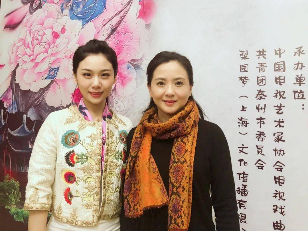 监制江平,制片人赵保乐)剧组合影留念梅派传人杨兰(北京京剧院青年