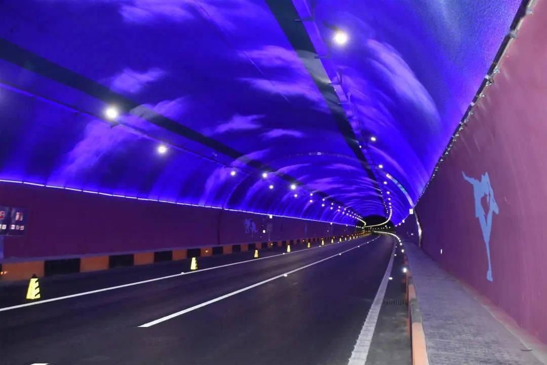 北京兴延高速公路石峡隧道建成以后,该码头可全天候,全方位接靠国际