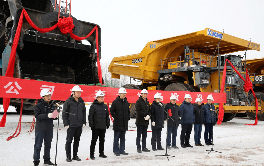为西湾露天煤矿生产"开足马力"日前,数台xde240电传动自卸车发运榆林