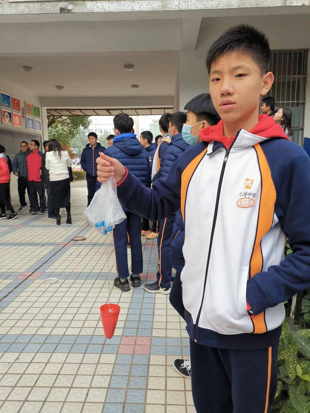 实践检验真知科技成就未来记元培中学第28届科技文化艺术节之鸡蛋撞