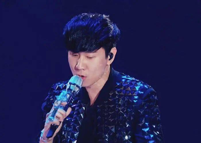 林俊杰1支话筒上百万明星们都在用什么设备