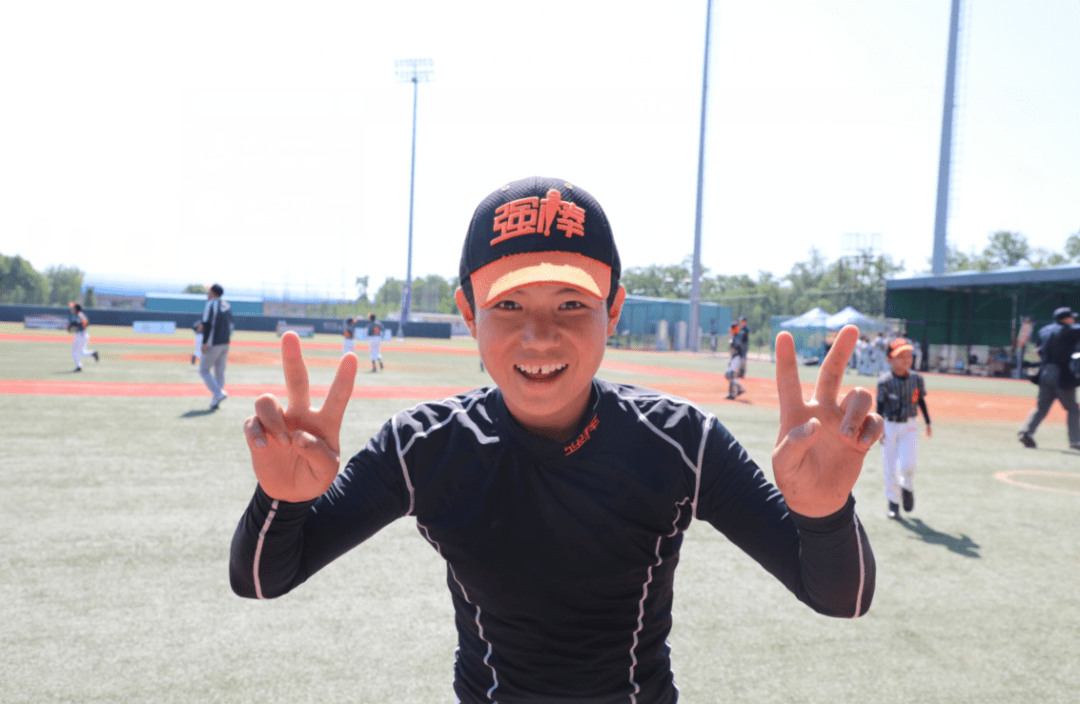 棒球带给这群少年久违的热血与梦想,在他们人生的赛场上,棒球,是他们