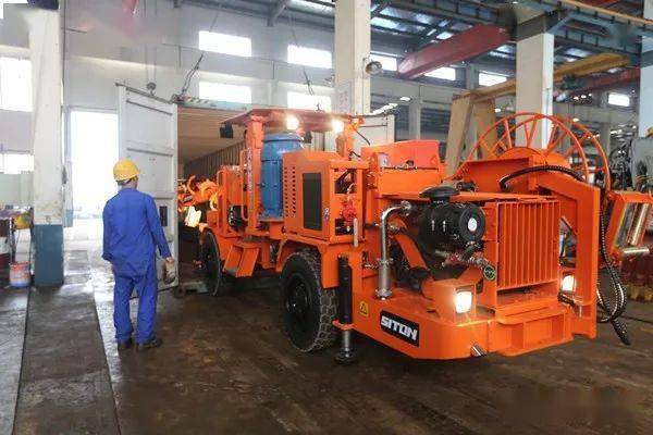 江西名牌产品鑫通轮胎单臂掘进台车