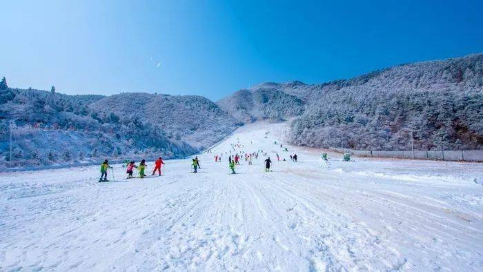 乐行族滑雪12月19日登浙东的香格里拉商量岗四明第一山滑雪体验