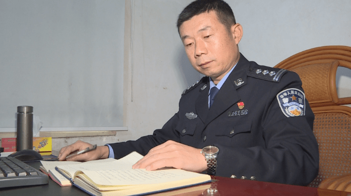【株洲电视公共频道】全国公安系统抗疫先进个人 周建平:无惧生死