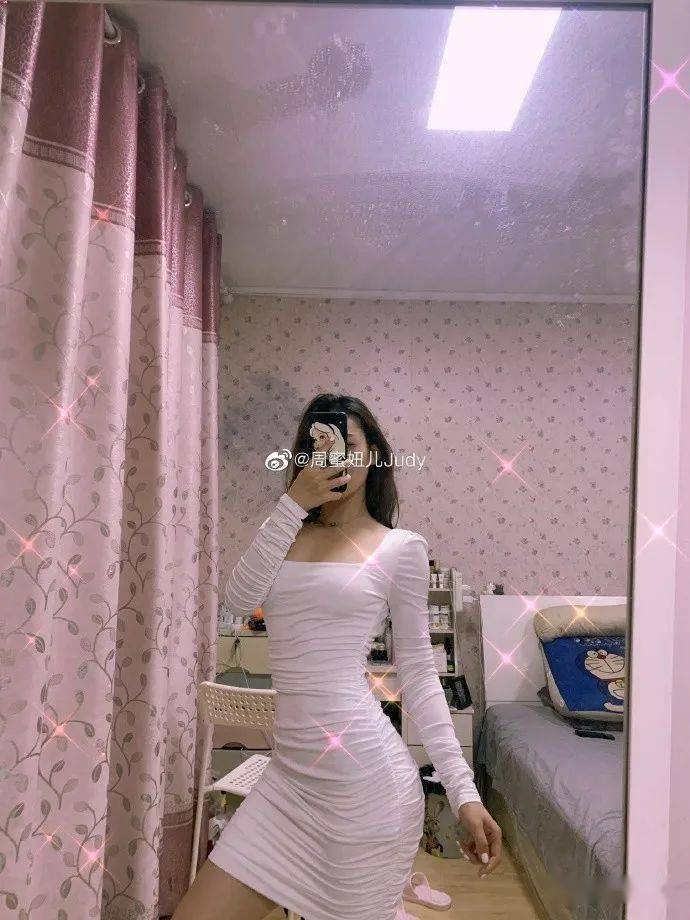 21岁上海翘臀女王晒自拍黄金妖身惹舔屏太致命了