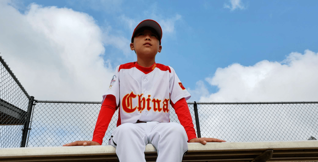 最近一部以棒球少年为主题的纪录片电影棒少年未映先热它由许惠晶执导