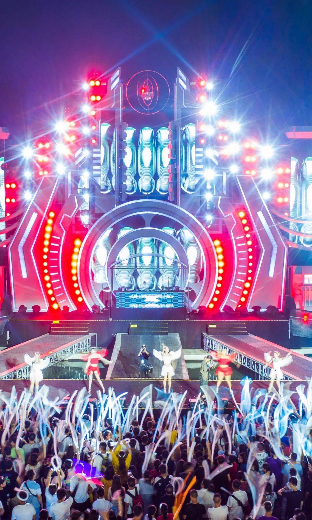 今年跨年,武汉和b站网友站到一起,向更多人传递美好.