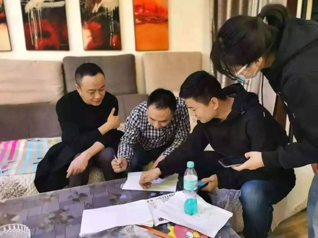 奇怪的姿势又增加了！：乐鱼体育(图77)