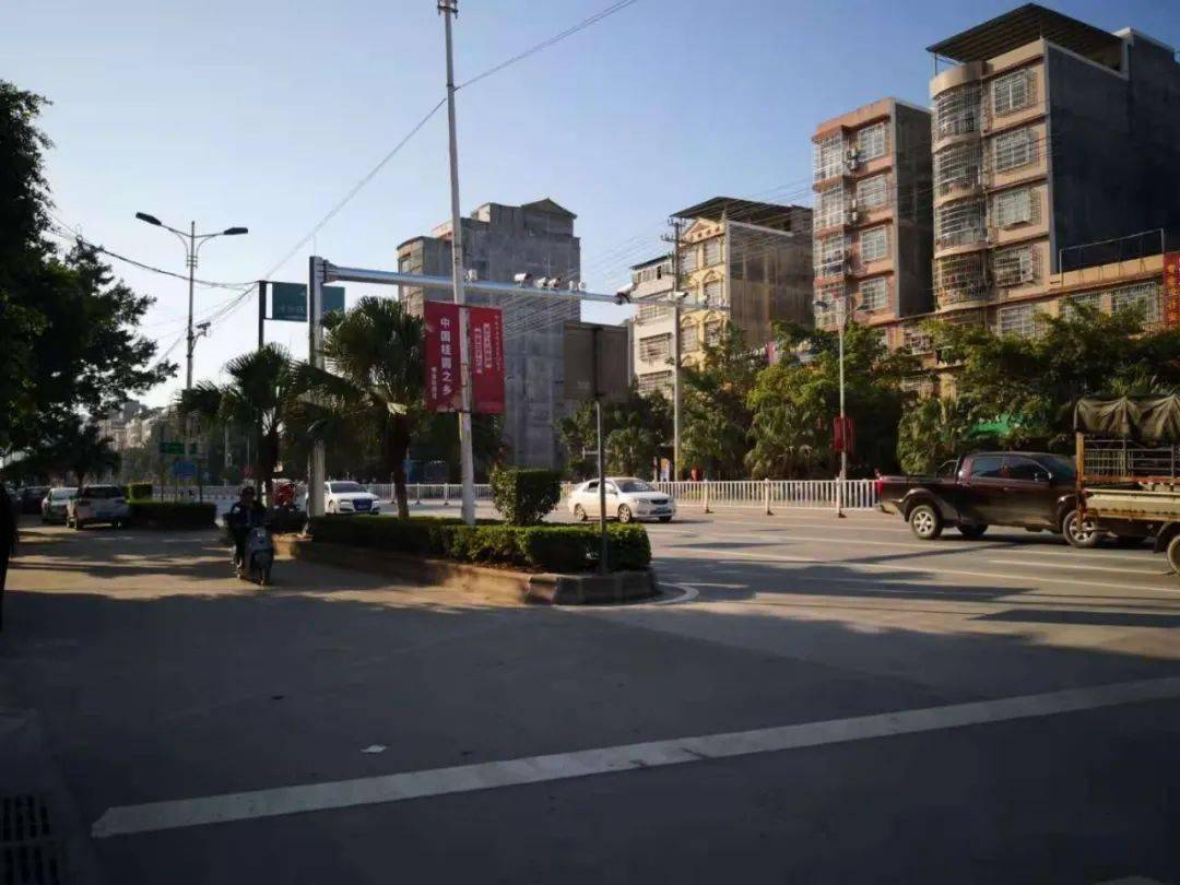 关于启用博白县博白镇绿珠大道东风路十字路口和东平镇十字路口红绿灯