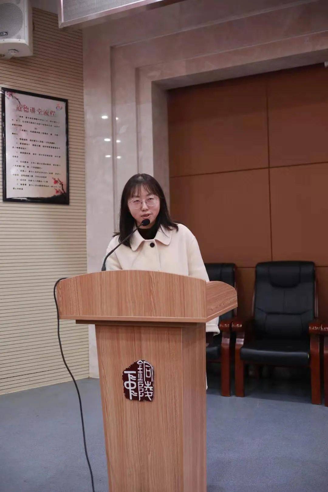 铜陵一中英语组开展专业书籍读书分享会