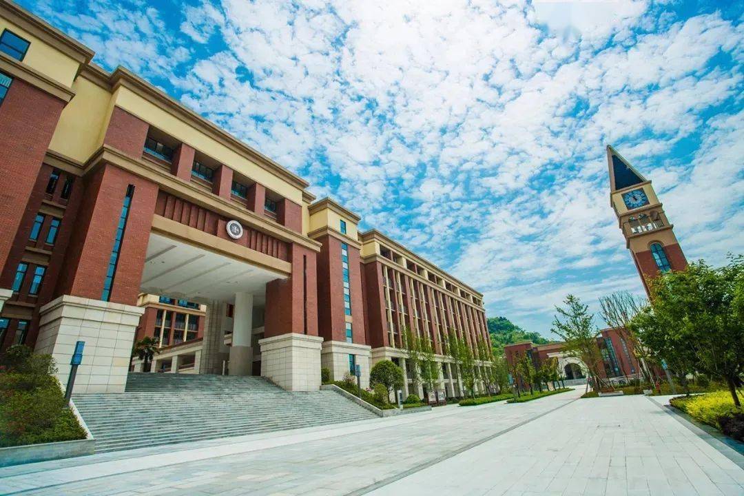 重庆八中招聘教师三尺讲台一生情怀