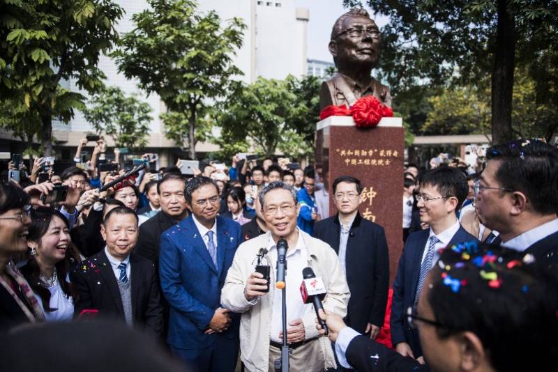 钟南山为华师附中132周年校庆打call勉励学子学医