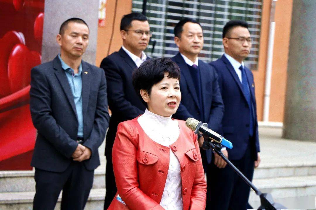 启动仪式上,陈斐同志代表寻乌县委,县政府,对不辞辛劳,远道而来帮助