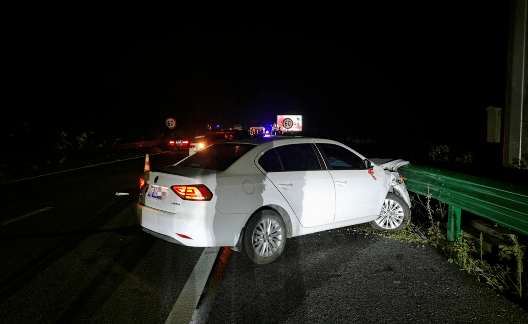 四车连环追尾!事发高速公路武鸣往贵港方向!