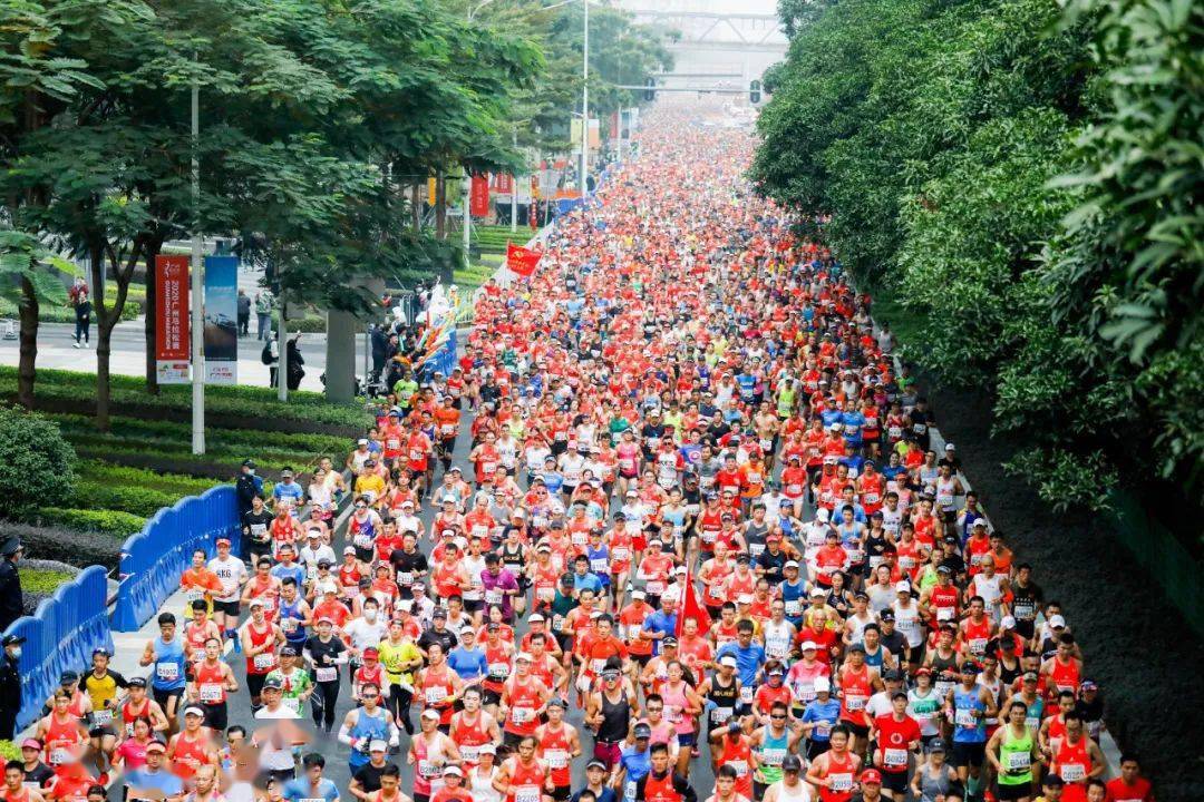 2020广州马拉松赛鸣枪开跑2万跑者成就年度最大规模全马赛事