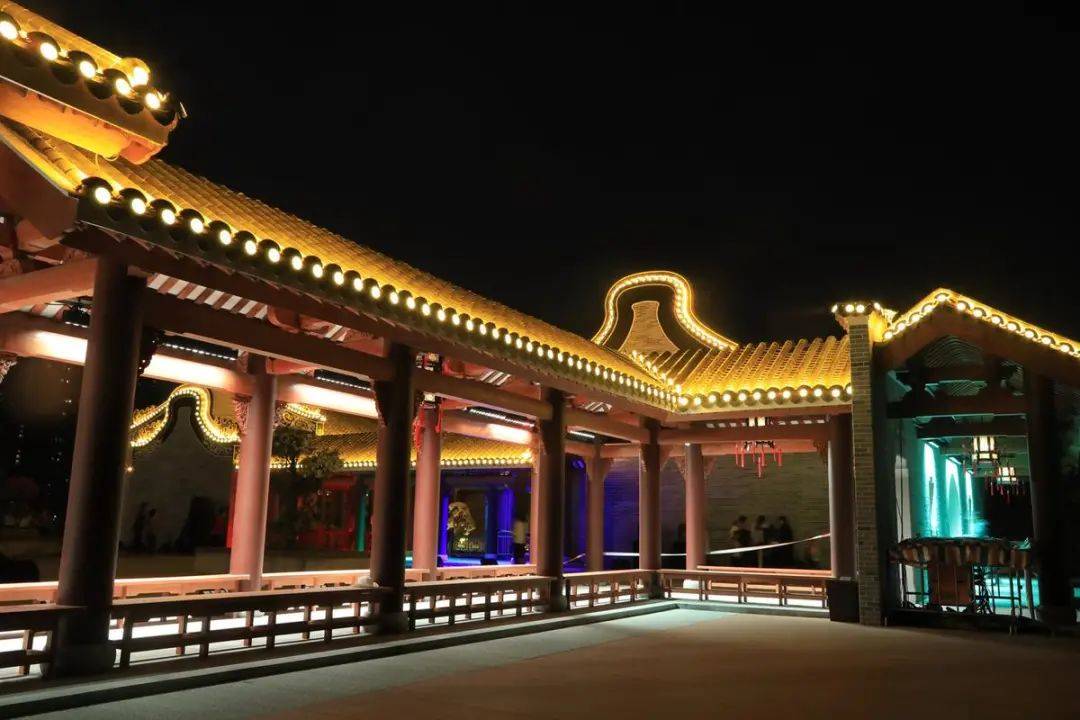 美翻了香山湖公园三期岭南廊院亮灯明天开放
