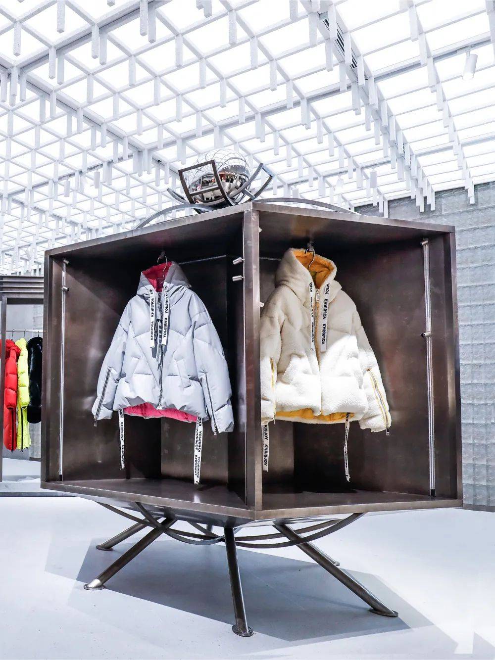 khrisjoy时尚与保暖并行秋冬最潮羽绒服你拥有了吗