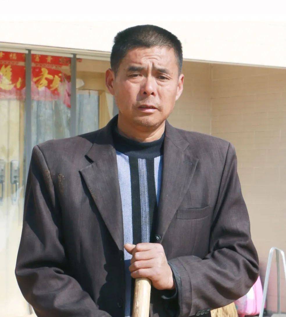 杨银宝奋不顾身勇救坠河卡车司机的村民杨银宝,淮安区平桥镇王沟村