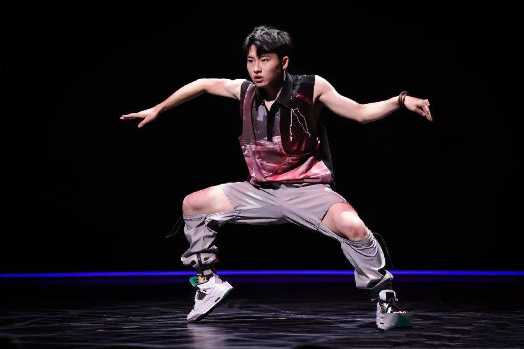 甲组"优秀表演奖"《问月》获第9592届"荷花奖"古典舞组终评展演