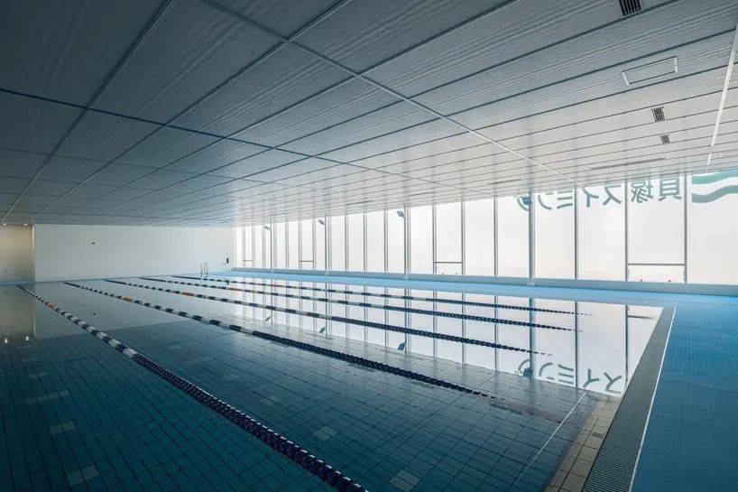 极简用心的设计—— 日本儿童室内游泳馆