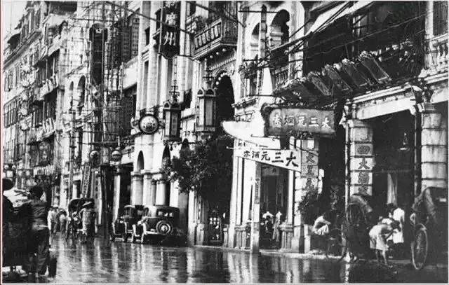 在上世纪20年代,与南园,西园,文园合称广州四大酒家,并位居第①位.