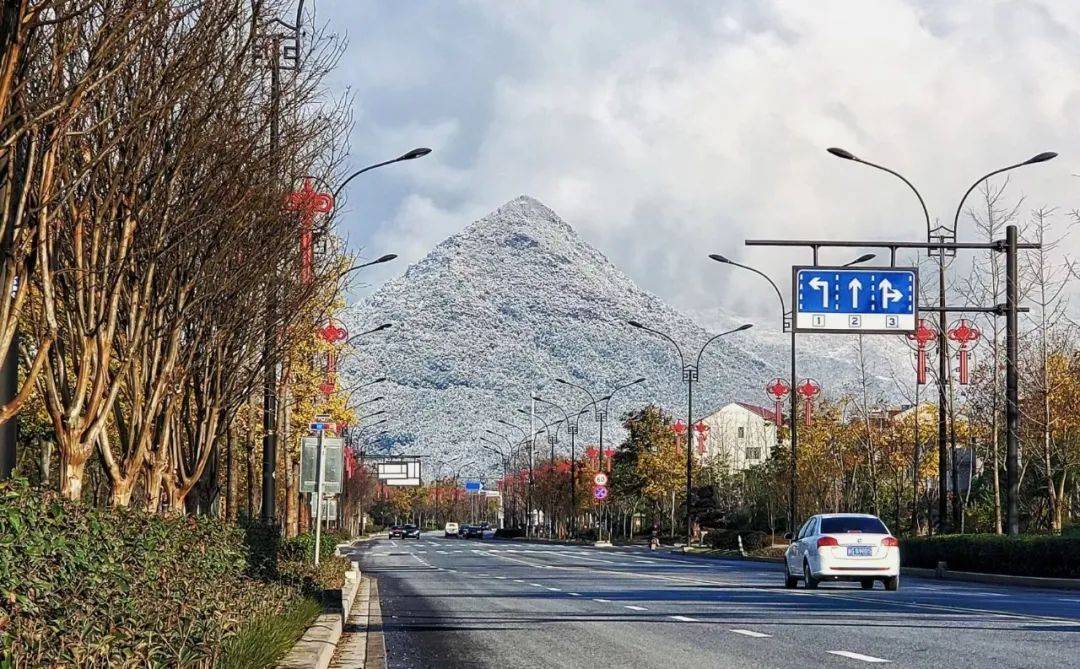 今天,金华又一座"雪山"c位出道!_尖峰山