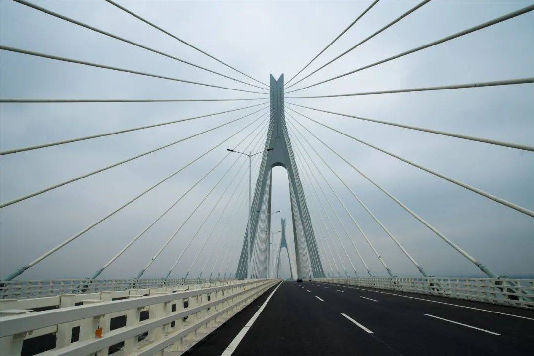 刚刚洪鹤大桥正式通车金湾到香洲只需10分钟