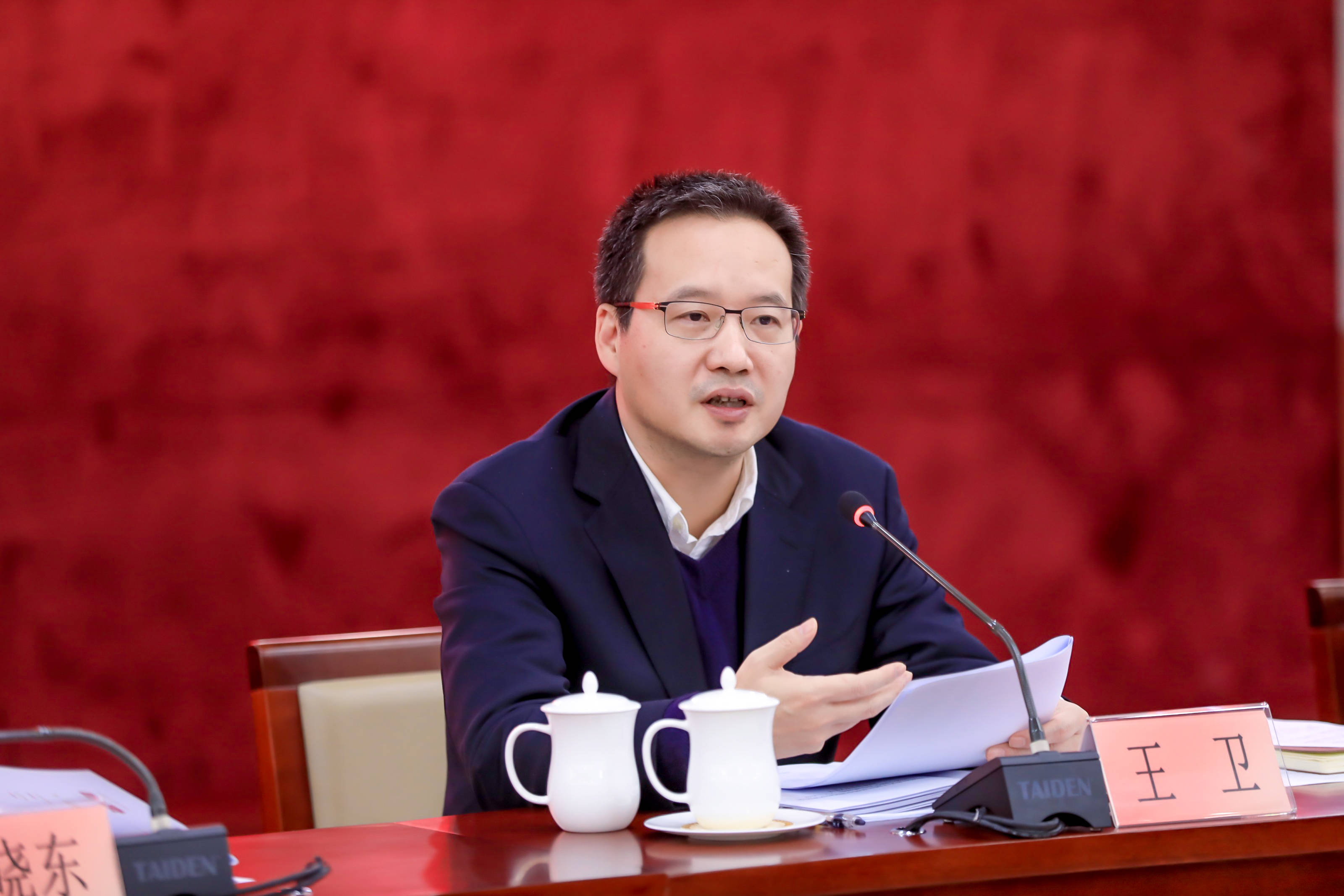 交流环节中,全国劳模陈鹏,省劳模王振鑫,市劳模何新生