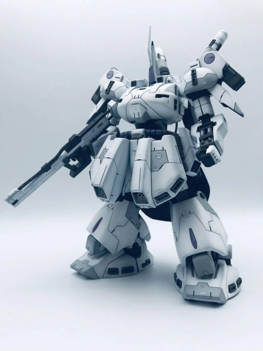 为哈曼而做的白色铁奥