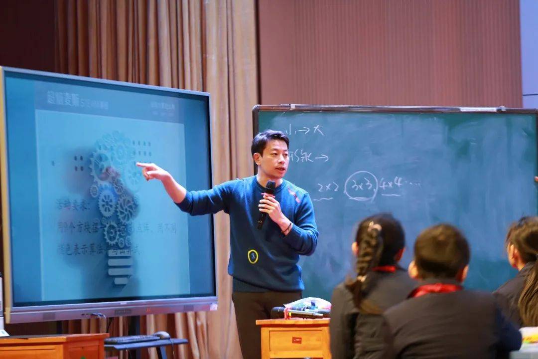 遇见名师铸就成长走进数学拓展课堂研师三人行研课进校园研讨活动