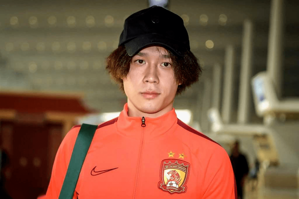 中国魔笛张修维身材瘦小场上拼劲十足如今除了跑动还有什么