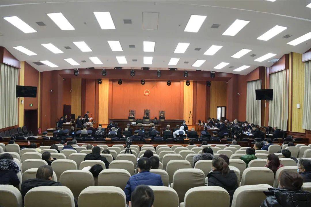 12月15日,佳木斯市郊区人民法院对姚洪彪,陈佳峰,吴相龙等20名被告人