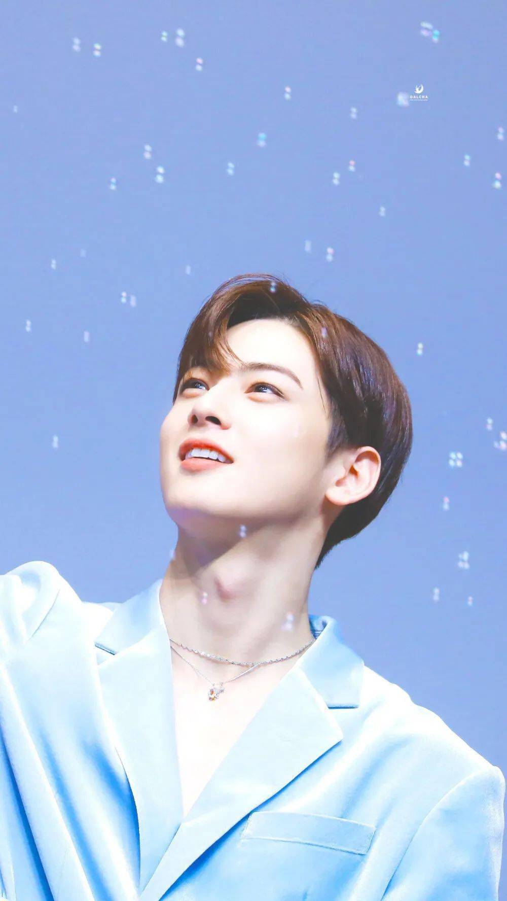 手机壁纸车银优