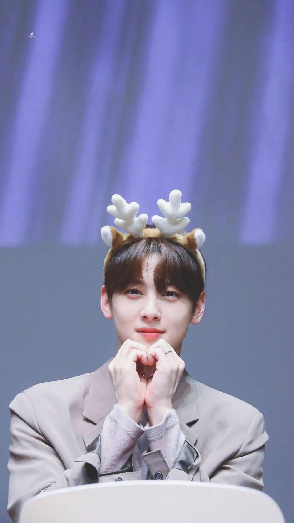 手机壁纸车银优