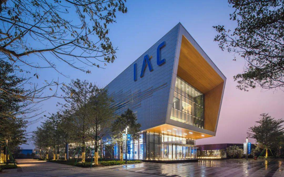 绿地香港广州国际空港中心在写字楼中邂逅浪漫花园探索建筑的独特魅力