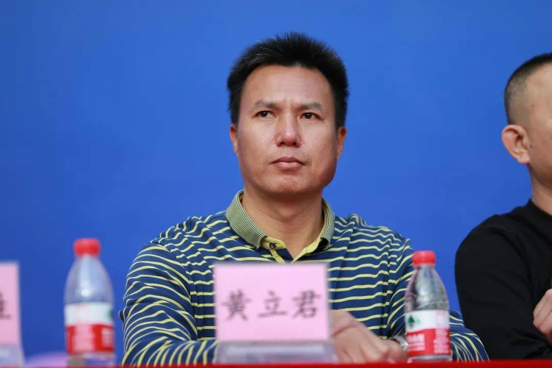 黄立君副校长表扬了初一学生的精神面貌,对获奖学生表示祝贺,并提醒