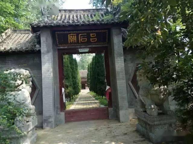 巍峨的门楣上书"吕堌村——吕后故里".