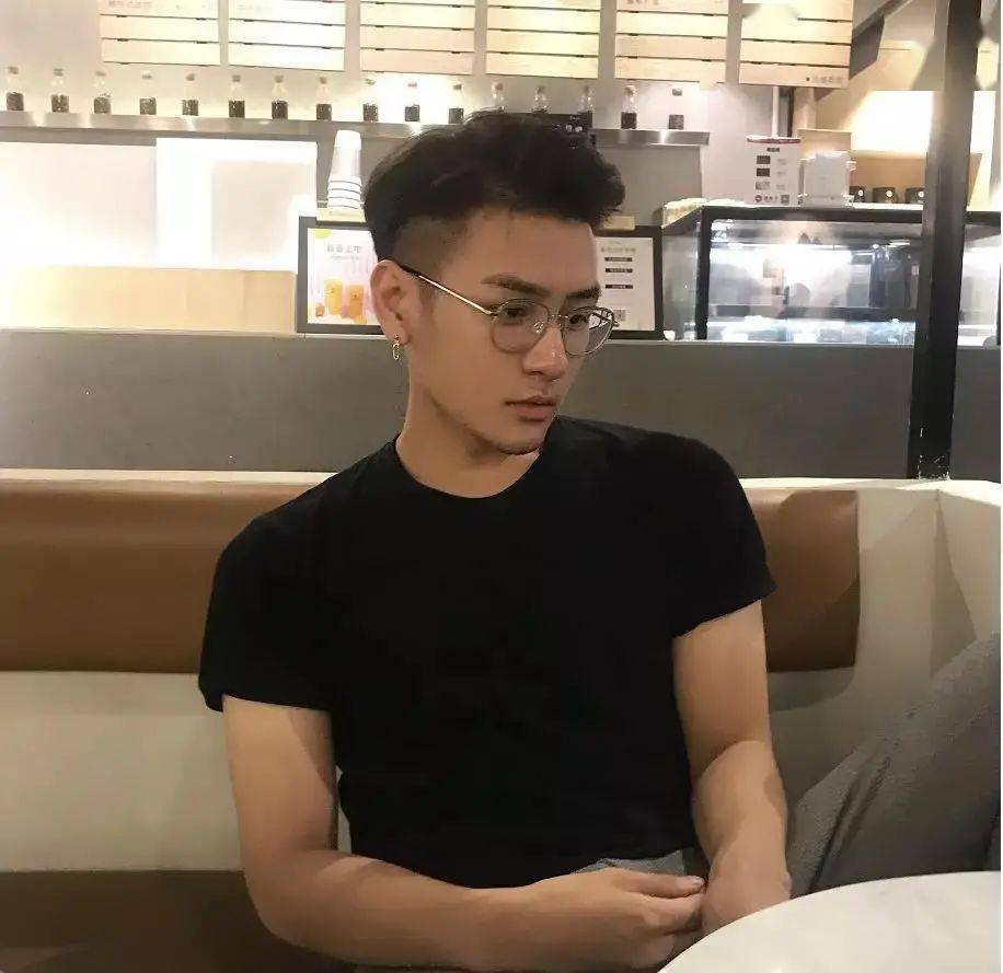 眼镜男必剪的14款男士短发年龄不是问题发型产生距离