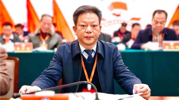 县委副书记,县人民政府县长段伟长作政府工作报告▲县委书记傅国平