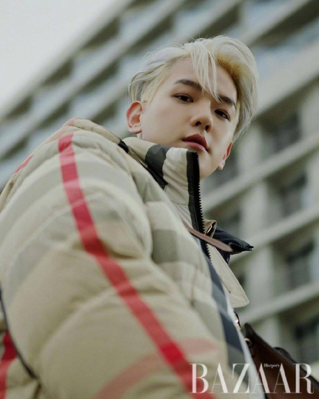 伯贤《bazaar》画报大片.被称作人间burberry的理由