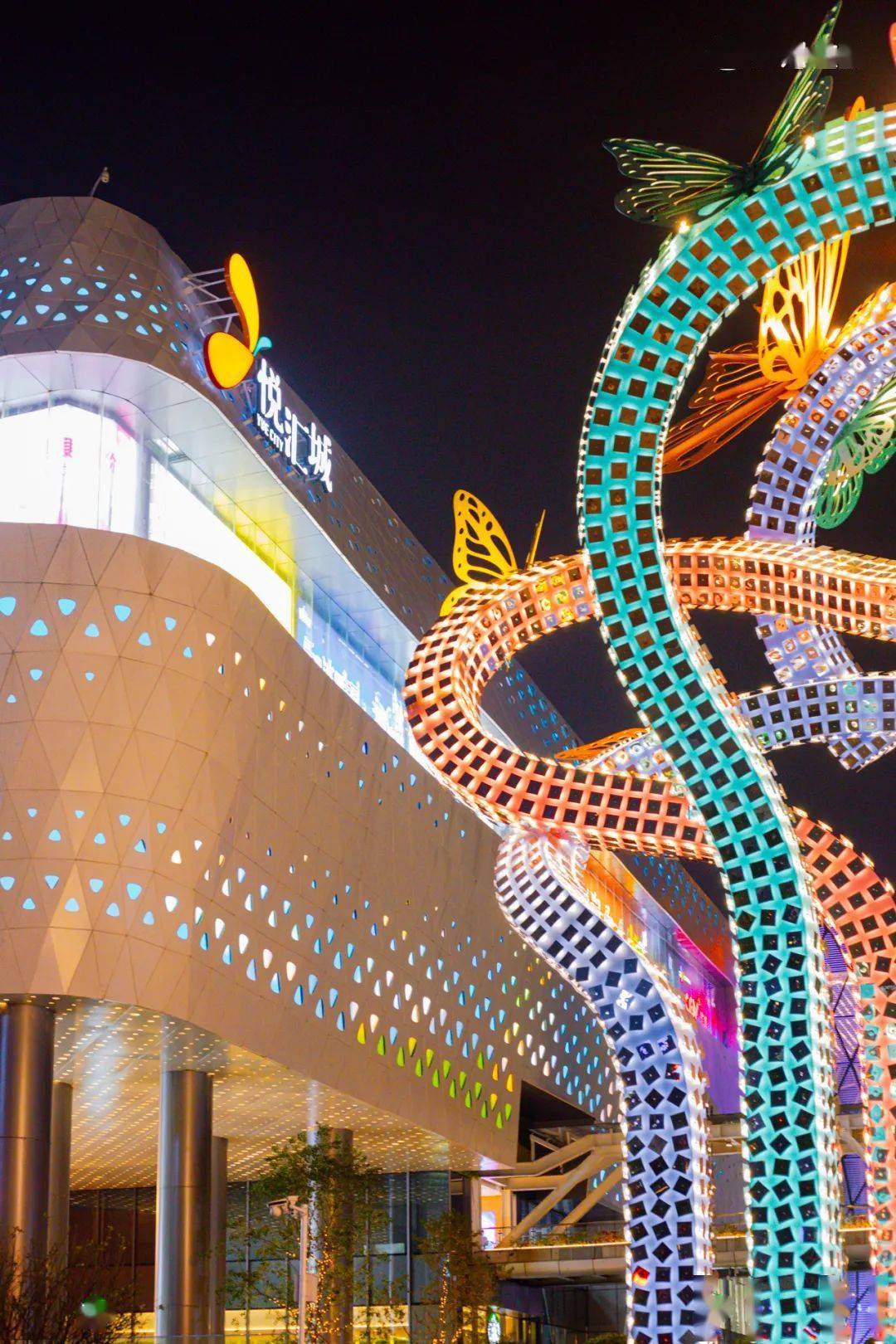 40个足球场大的新商场,用1天逛完是种什么体验?