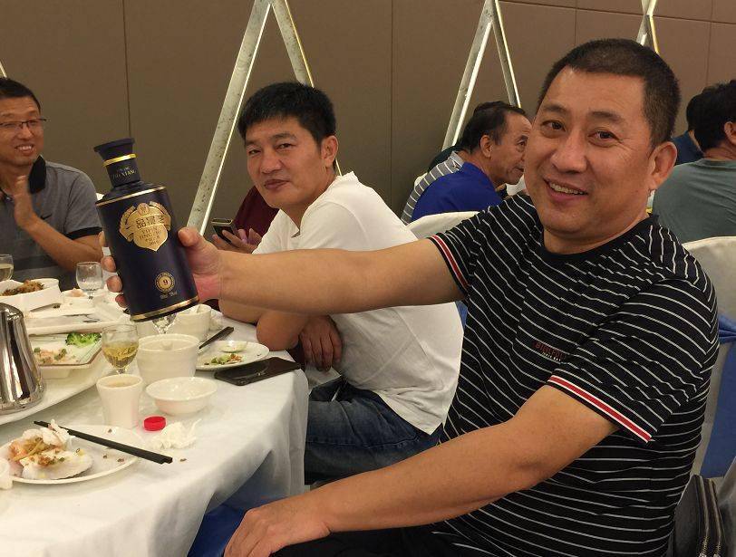 老板喝酒故事来一打