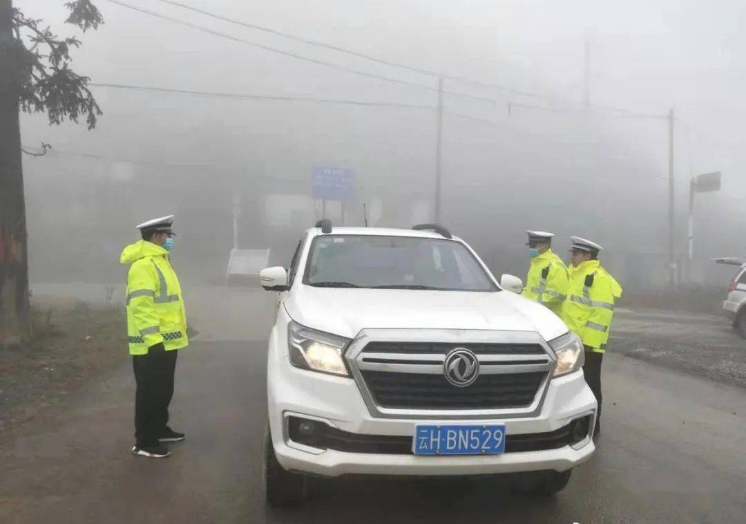 新哨)丘北腻脚乡,新店乡路段,戈亮线(戈寨村至亮山村)木耳箐路段被