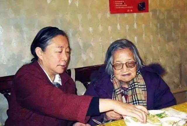 林豆豆76岁了晚年照披露与干妈一起生活