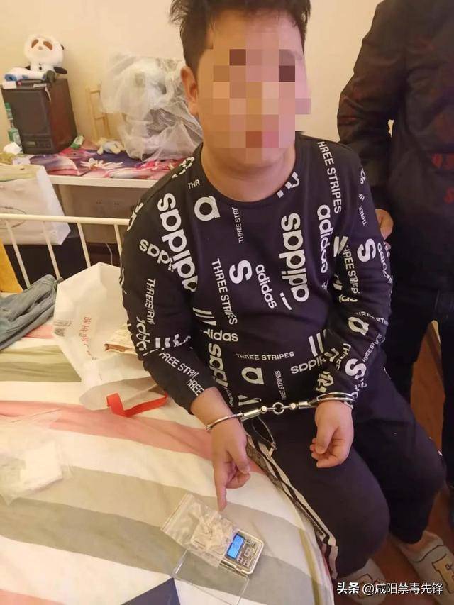 昵称叫做"有点调皮"的人那里购买冰毒,然后再贩卖给下面的吸毒人员