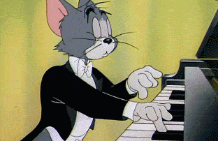 擅长钢琴:学历很高:会弹琴唱歌:但实际上,汤姆并没有看起来那么蠢
