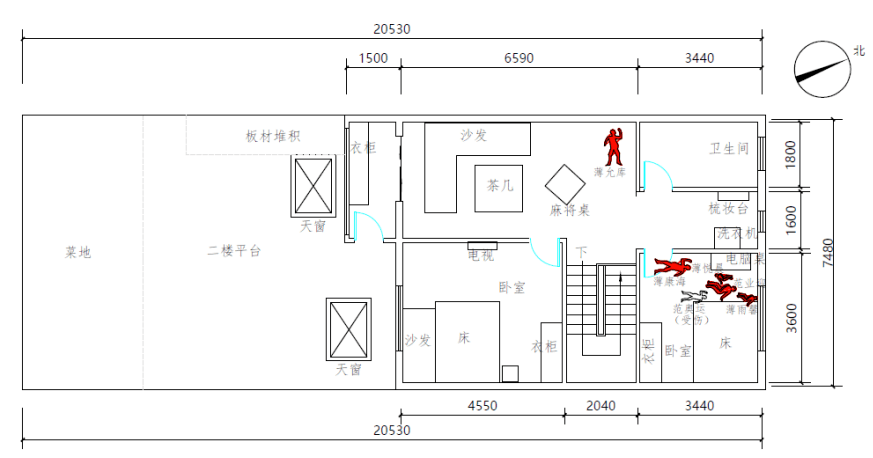 後,迅速逃至二層東北側次臥室內,由於建築北側二層窗戶均安裝了防盜窗